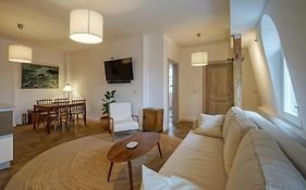 Central Apartment - Nido'S Area